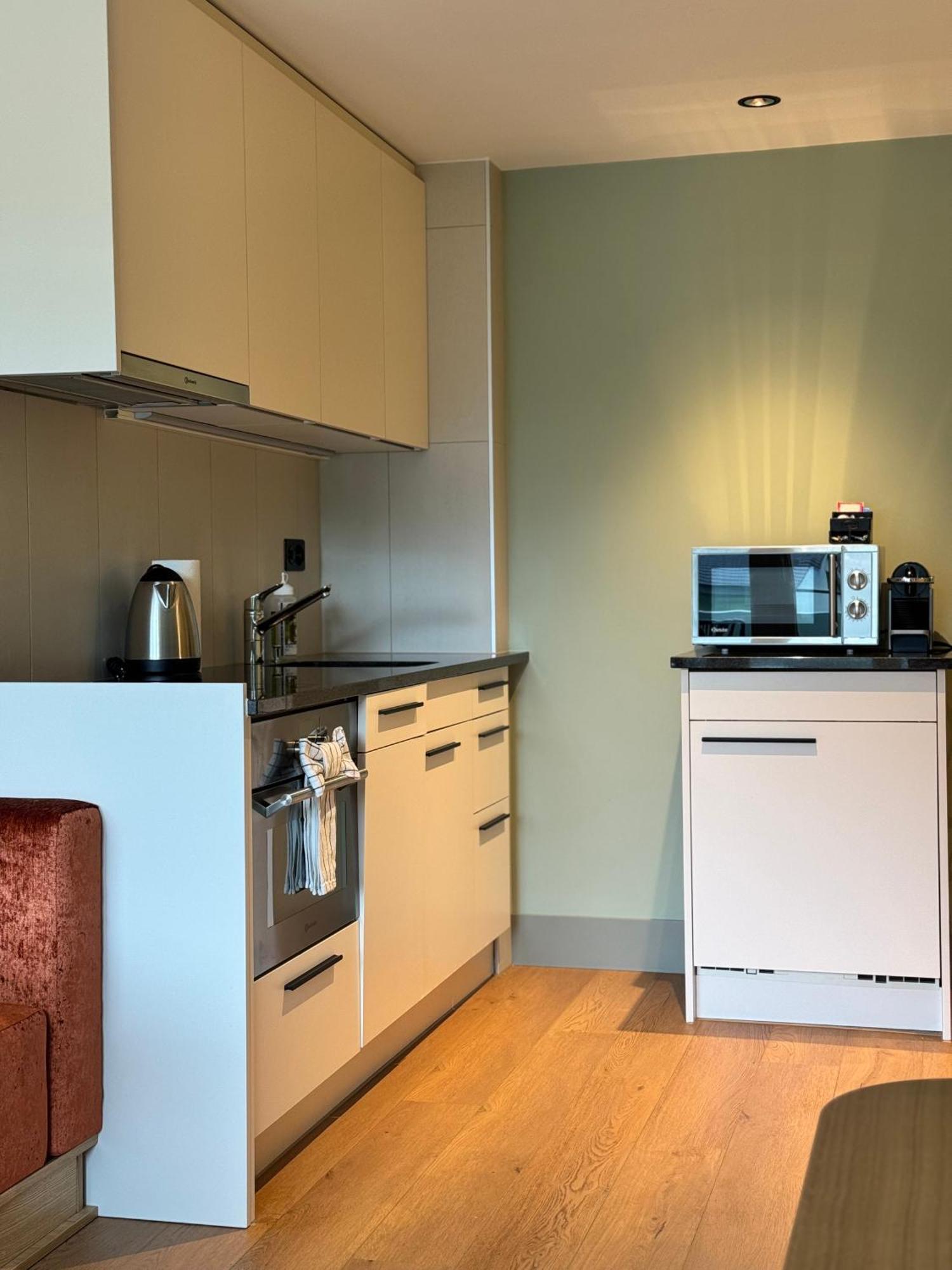 Hop Apartments & Suites Интерлакен Экстерьер фото